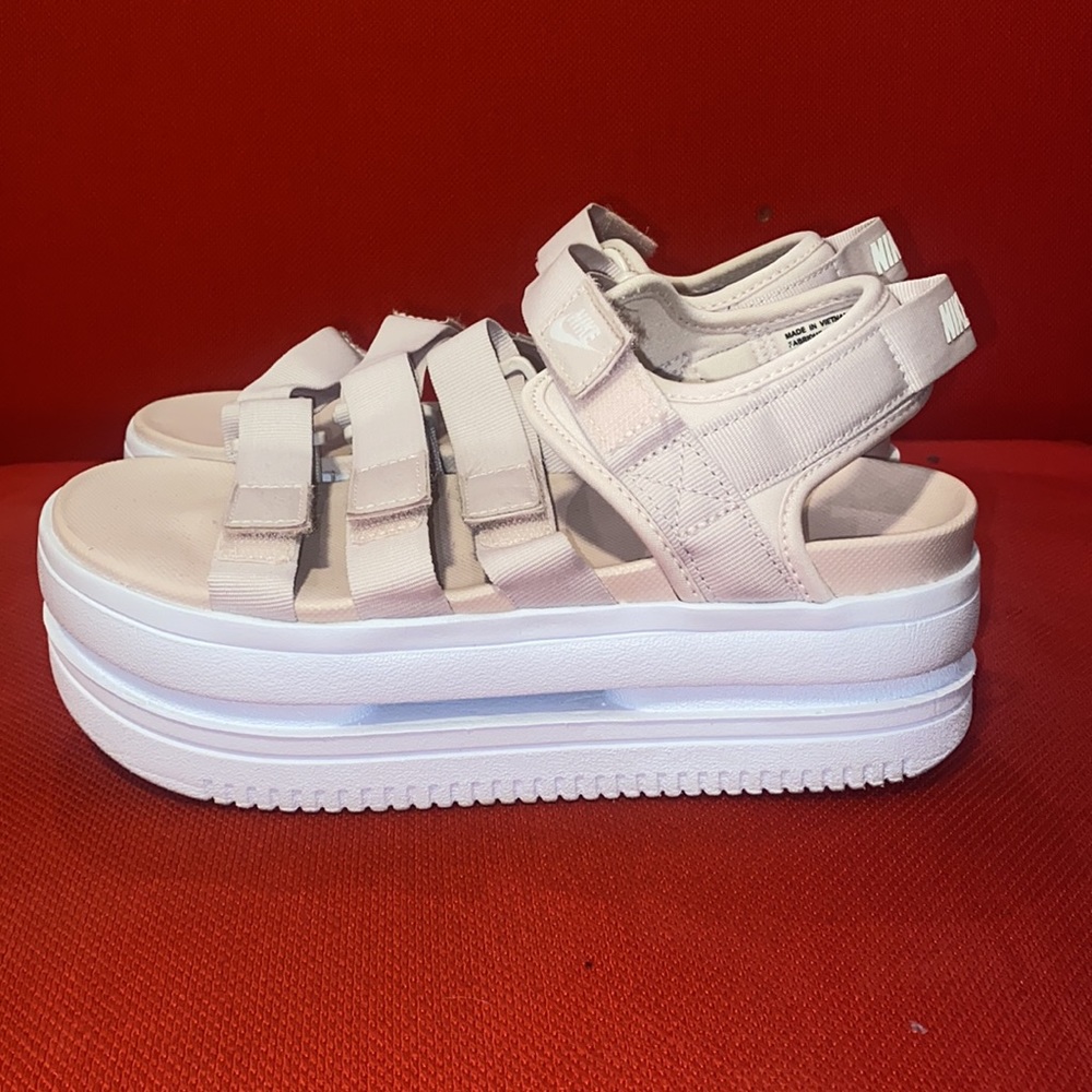 Nike Sandals with Straps. Women 6